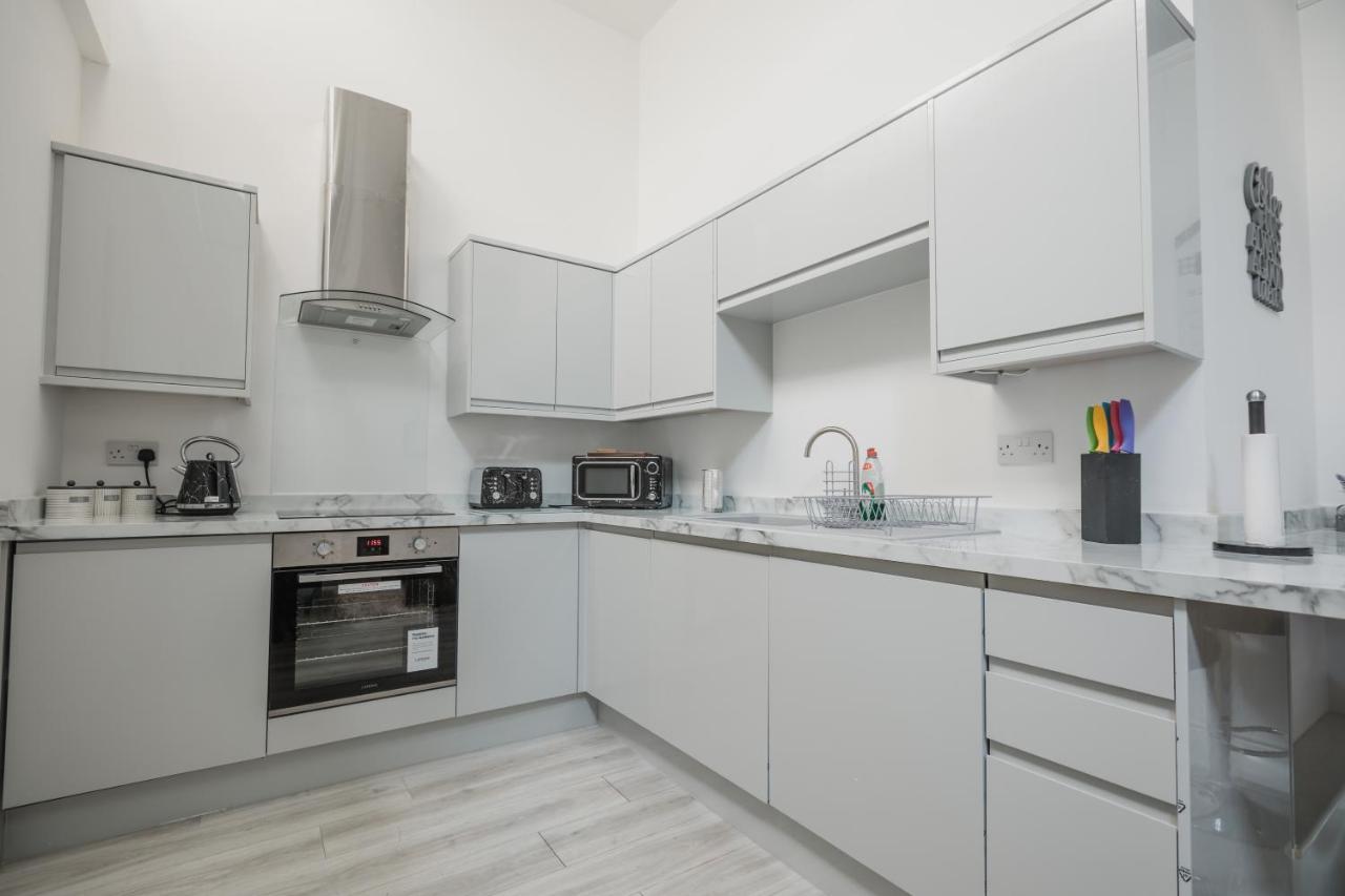 Hullidays-theatre Hideout Apartment